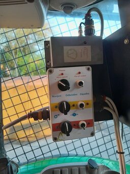 Predám John Deere 6100MC - 5