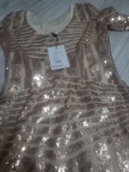 Zlaté koktejlové mini šaty - 5