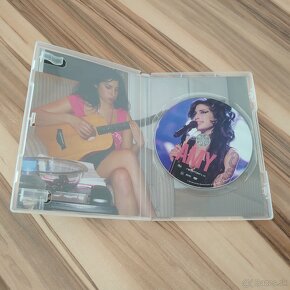 • Na predaj DVD Amy • - 5