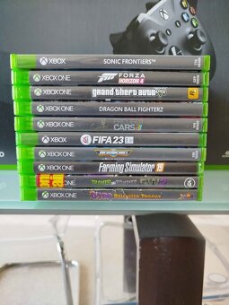 Xbox One X 1 TB + 3 ovládače + 10 hier - 5