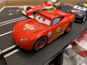 Autodráha Carrera Evolution Disney Cars 2 World Grand Prix - 5
