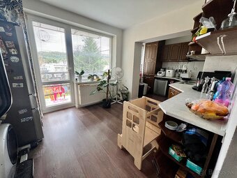 🏡 3-izbový byt so záhradou, 2 balkónmi, garážou a veľkou pi - 5
