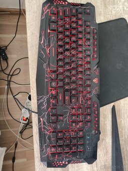 Predám starší počítač Lenovo z novším monitorom - 5