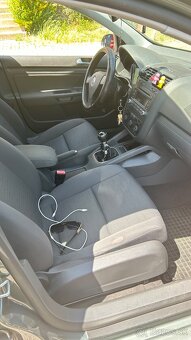 Predám Volkswagen Golf V 92000km.. - 5