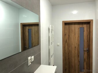 Voľná nepriechodná izba v 3-iz. byte - centrum - 5