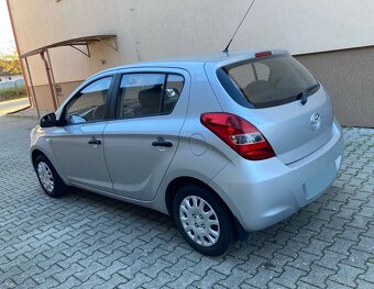 Hyundai i20 1.2i 16V 2010 TOP STAV - 5