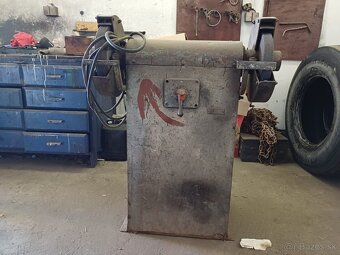 Bruska dvoukotoučová D-300 - 5