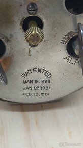 Predám funkčný starožitný budík SPASMODIC Alarm U.S.A. 1901 - 5