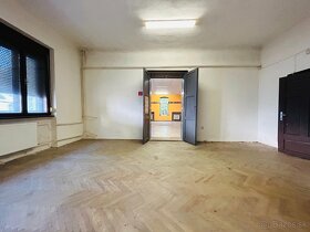 Na predaj MEŠTIANSKY DOM aj PREDAJŇA na pozemku 4349 m2 . - 5