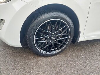 Hyundai Elantra 1,6i 97kW - 5