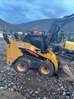 Šmykom riadený nakladač Caterpillar 262C - 5