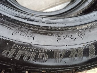 Predám 2 ks pneumatiky GOOD YEAR 205/55 R16 M+S - 5