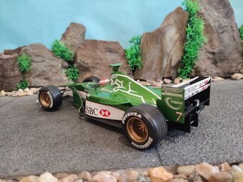 Prodám model 1:18 formule F1 Jaguar R1 - 5