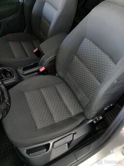 PREDÁM ŠKODA OCTAVIA COMBI1,6 BENZIN r11/2011 KÚP. NA SLOV . - 5