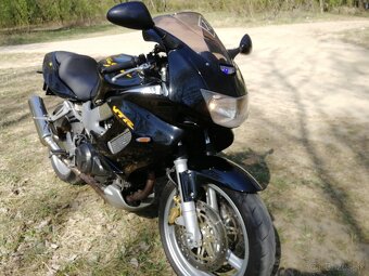 Predám Honda VTR1000F - 5
