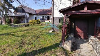 Dva malebné vidiecke domy na rozľahlom pozemku (1,6ha) v osa - 5