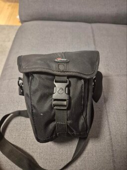 Nikon D7000 + 18–55 VR + Lowepro - 5