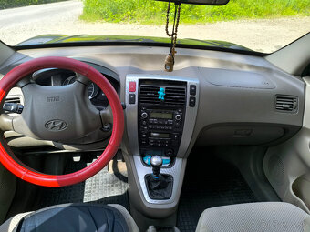 Predám HYUNDAI TUCSON SUV 2.0 103kw 4x4 - 5