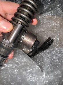 Audi a4 b7 2.0 Disel Vstreky Injektory BOSCH 8414720404 - 5