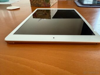 iPad 8. generácia 32GB WIFI (model A2270), gold - 5