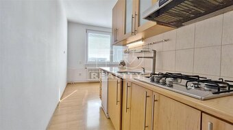Veľkorysý kompletne rekonštruovaný 2-izbový byt s... - 5