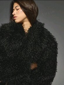 Čierny dlhý chlpatý kozuch v.M/L..PC-120€ - 5