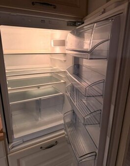 Krémová kuchyně se zánovními spotřebiči,5801 - 5