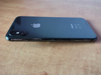 iPhone XS 64 GB – 120 € (dohoda možná)
 - 5