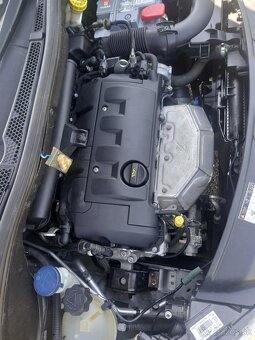 Peugeot 208 - 5