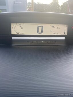 Citroën C4, 1.4 benzín, r.v. 2009 – 96 000 km – 1 200 € - 5