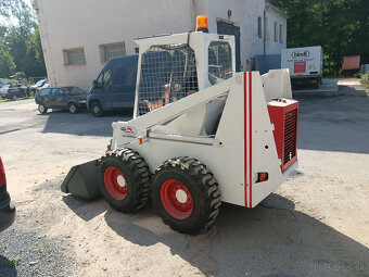 BOBCAT 825 smykový nakladač - 5