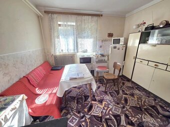 PREDAJ poschodový dom v obci Pastovce s pekným pozemkom - 5