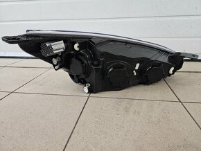 Svetlo Ford Focus MK4 - 5