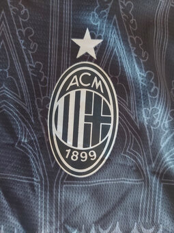 Dres AC Miláno Pulisic - 5