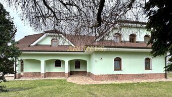 VIDEOOBHLIADKA Samostatný rodinný dom s dvojgarážou - 5