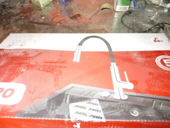 Rohová lavica zo stolom - 5