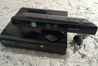 XBOX 360 E 250GB HDD aj s kinectom - 5