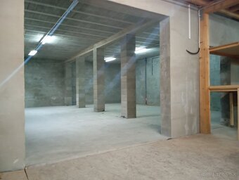 Obytný dom, sklady, kancelária - 5