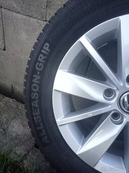 VW Golf 7 15"..195/65 R15 XL originál hliníkové disky - 5