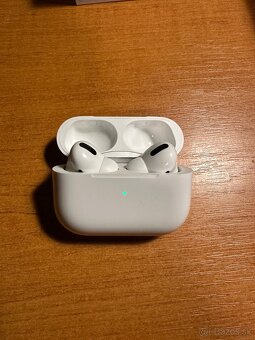 airpods pro with Wireless Charging Case 2019 - 5