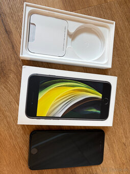Predám iPhone Apple SE 2020 128 GB čierny - 5