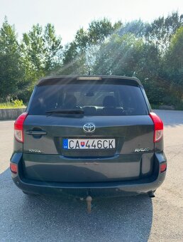 Predám Toyotu rav4 2.2 - 5