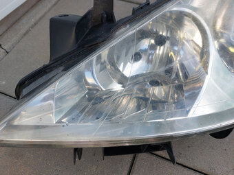 lavé predné svetlo peugeot 307 facelift rok 2006 - 5