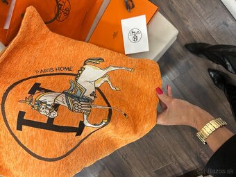 Hermes obliecka na vankúš. - 5