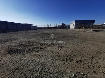 Na  prenájom spevnená plocha - 5