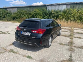 Toyota Auris Touring Sports 1.6 l - 6M/T - 5
