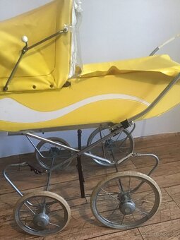 STARý žLTý KOčíK PRE BáBIKY - 5