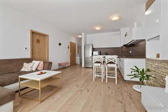 3 izb. byt s predzáhradkou s BAZÉNOM - 5