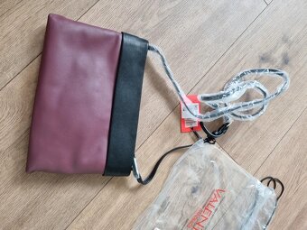 nová bordovo-čierna crossbody VALENTINO - 5