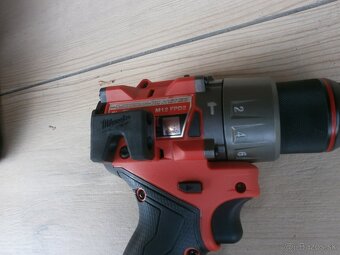 MILWAUKEE M12 FUEL™ Aku vŕtačka s príklepom - kompaktná - 5